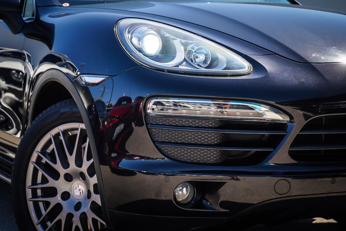 Porsche Cayenne image 2