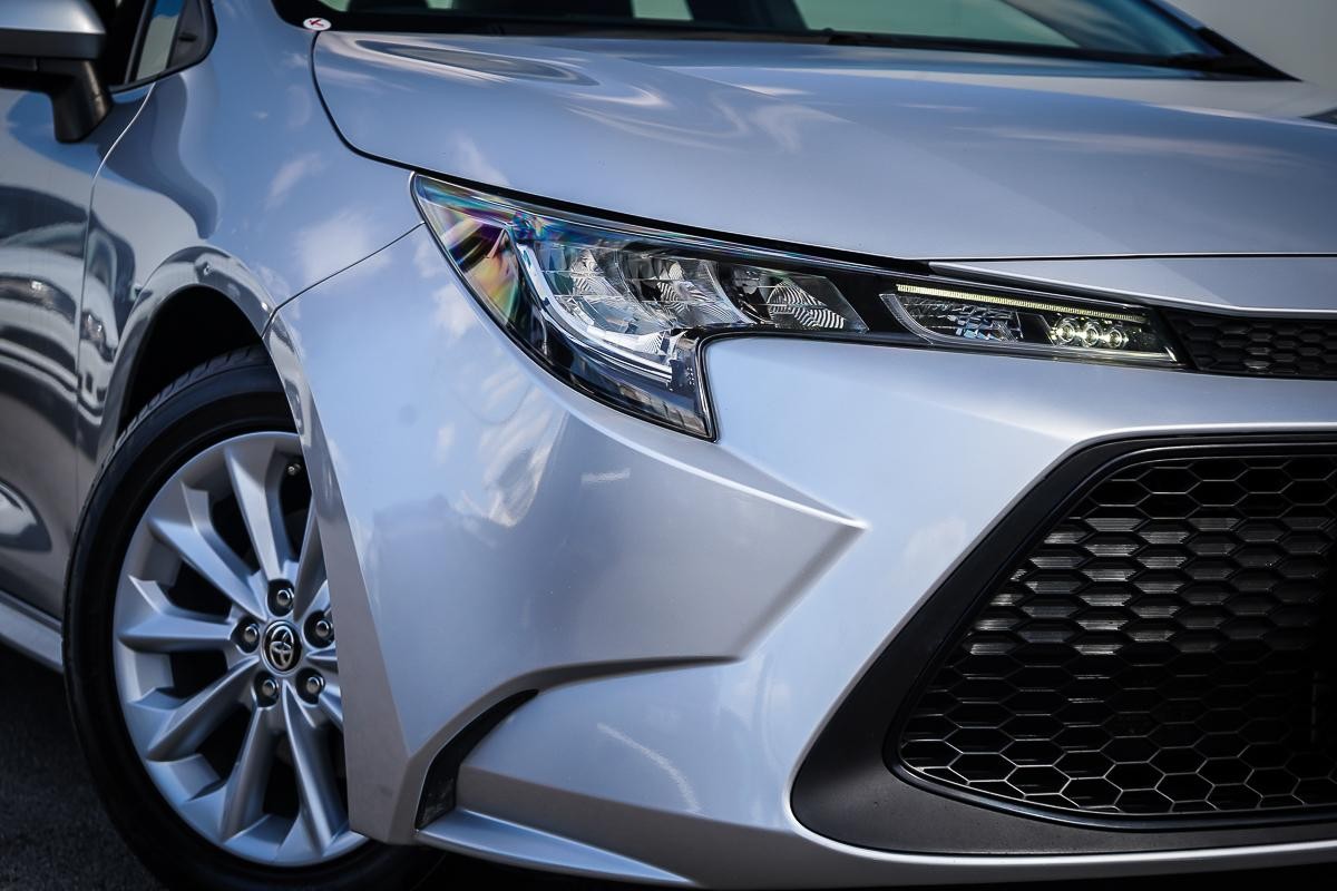 Toyota Corolla image 2