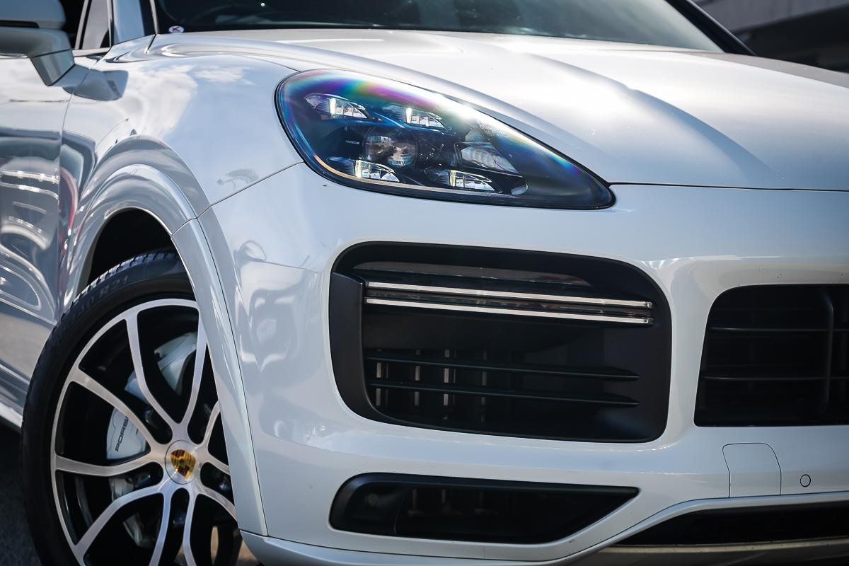 Porsche Cayenne image 2