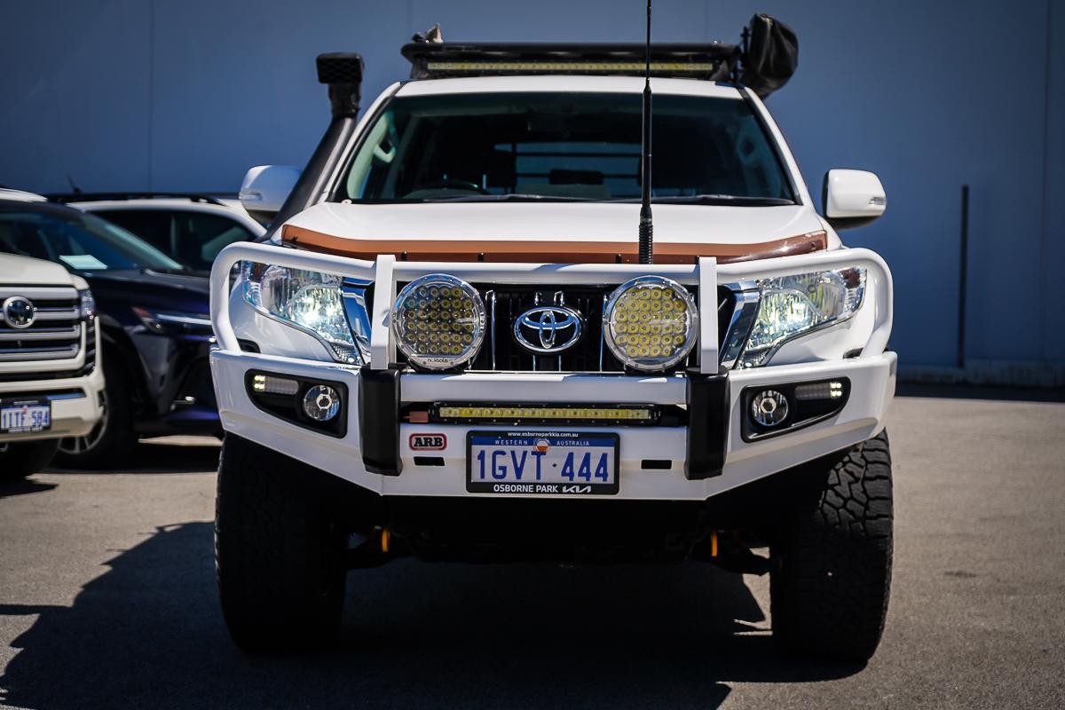 Toyota Landcruiser Prado image 3