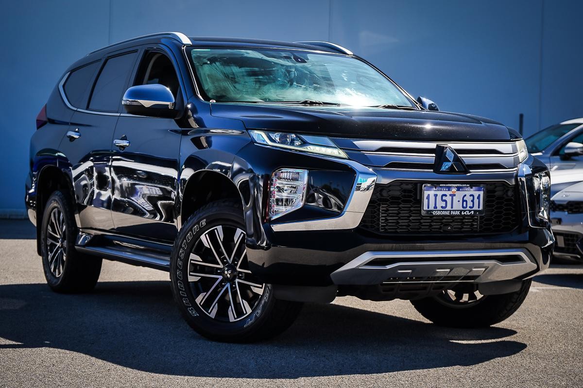 Mitsubishi Pajero Sport image 1