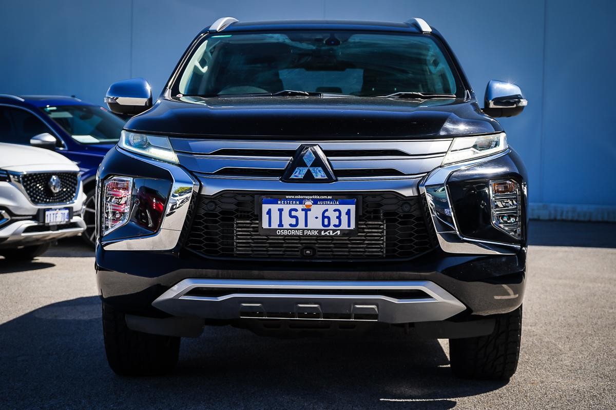 Mitsubishi Pajero Sport image 3