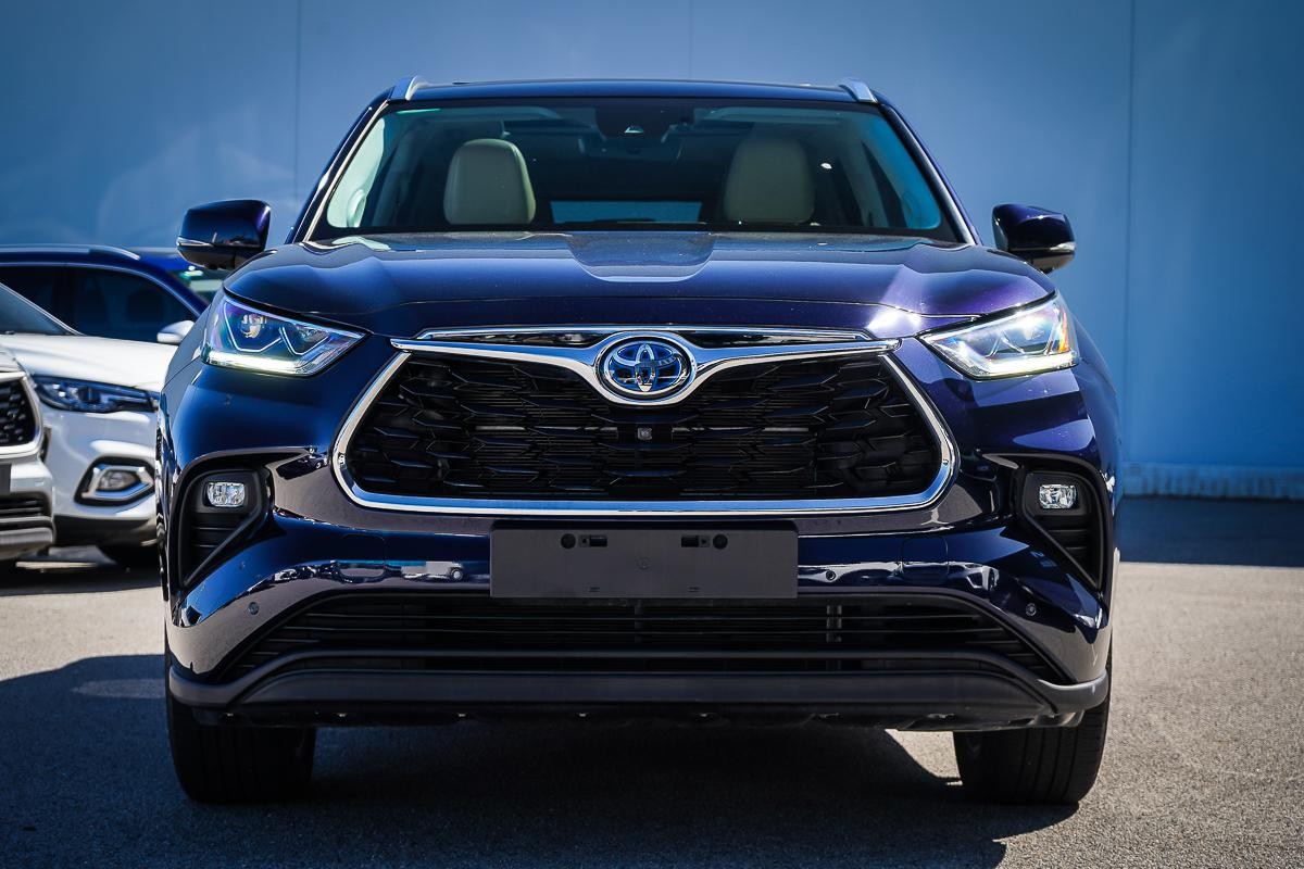 Toyota Kluger image 3
