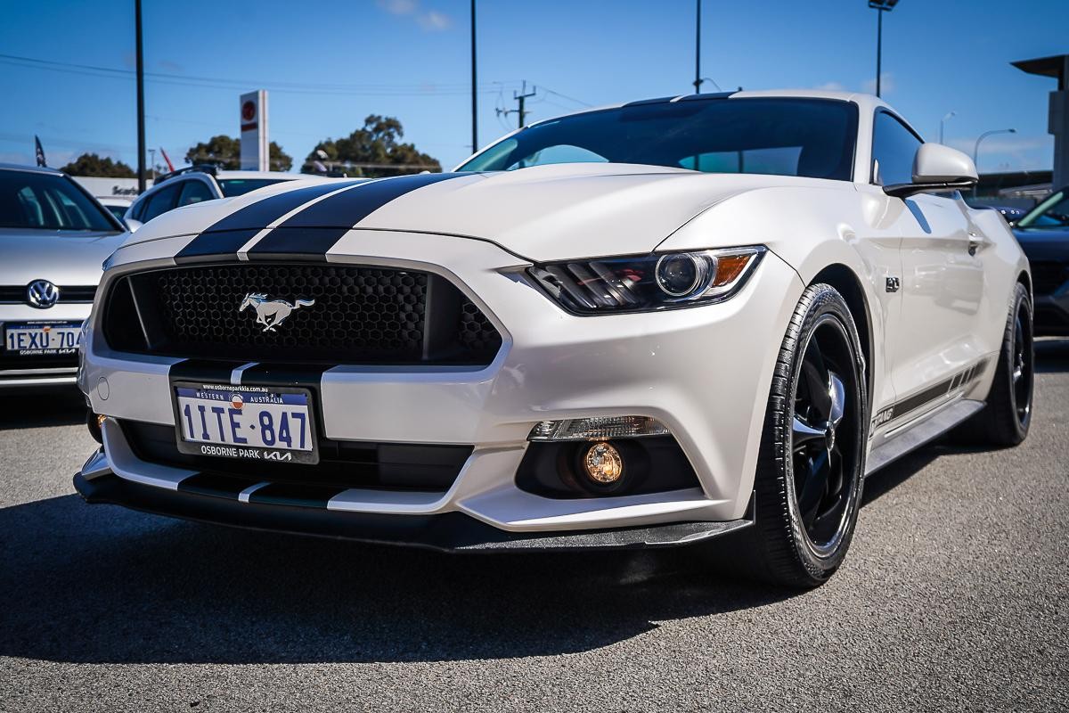 Ford Mustang image 4