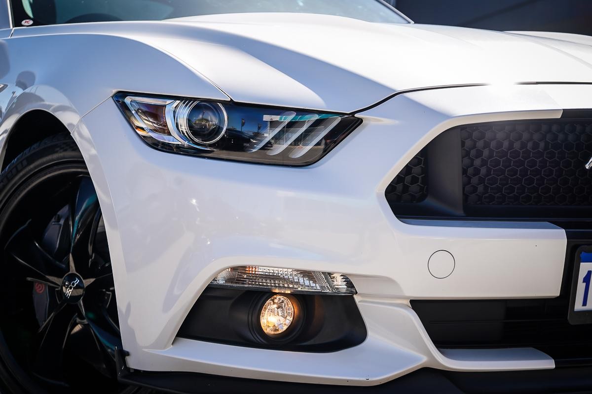 Ford Mustang image 2