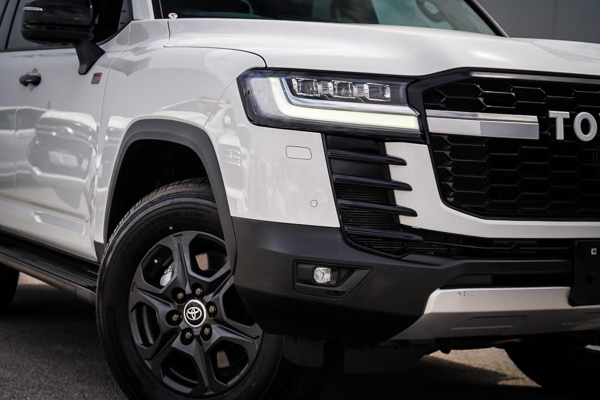 Toyota Landcruiser image 2