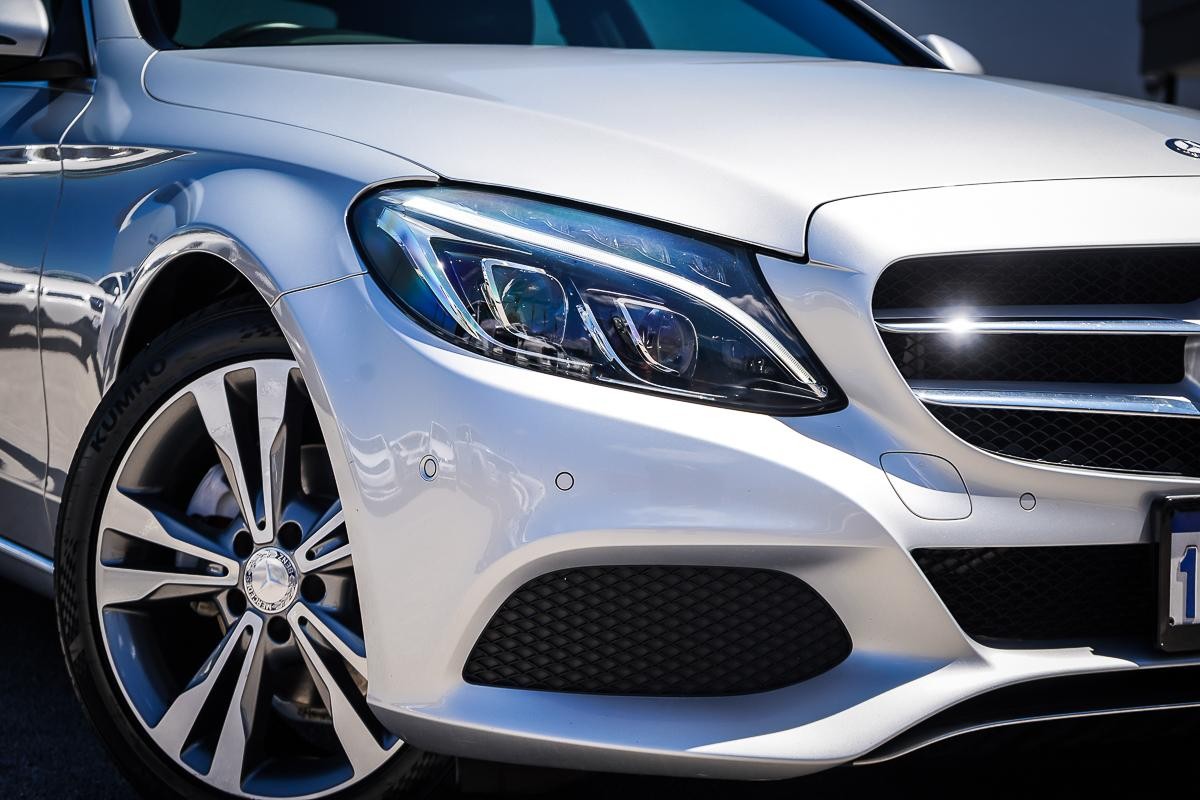 Mercedes Benz C-class image 2