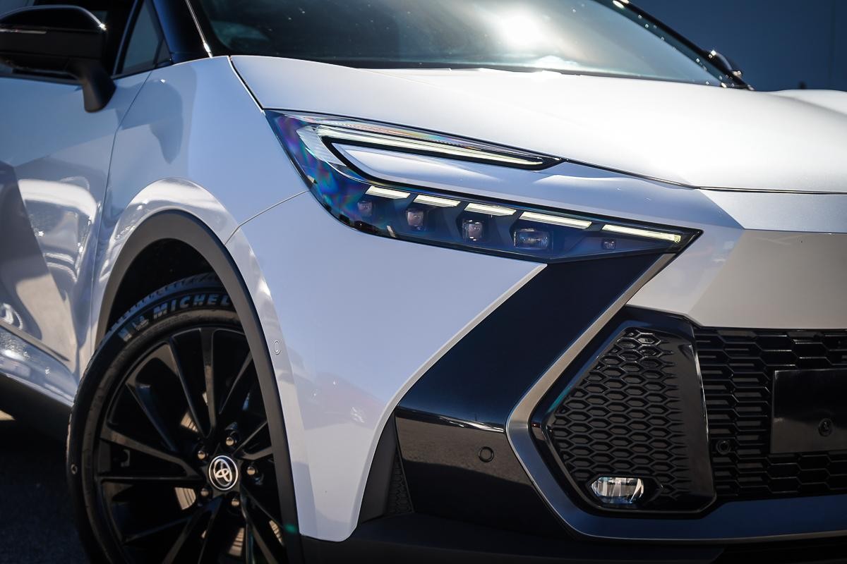 Toyota C-hr image 2