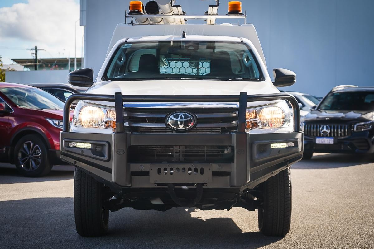 Toyota Hilux image 3