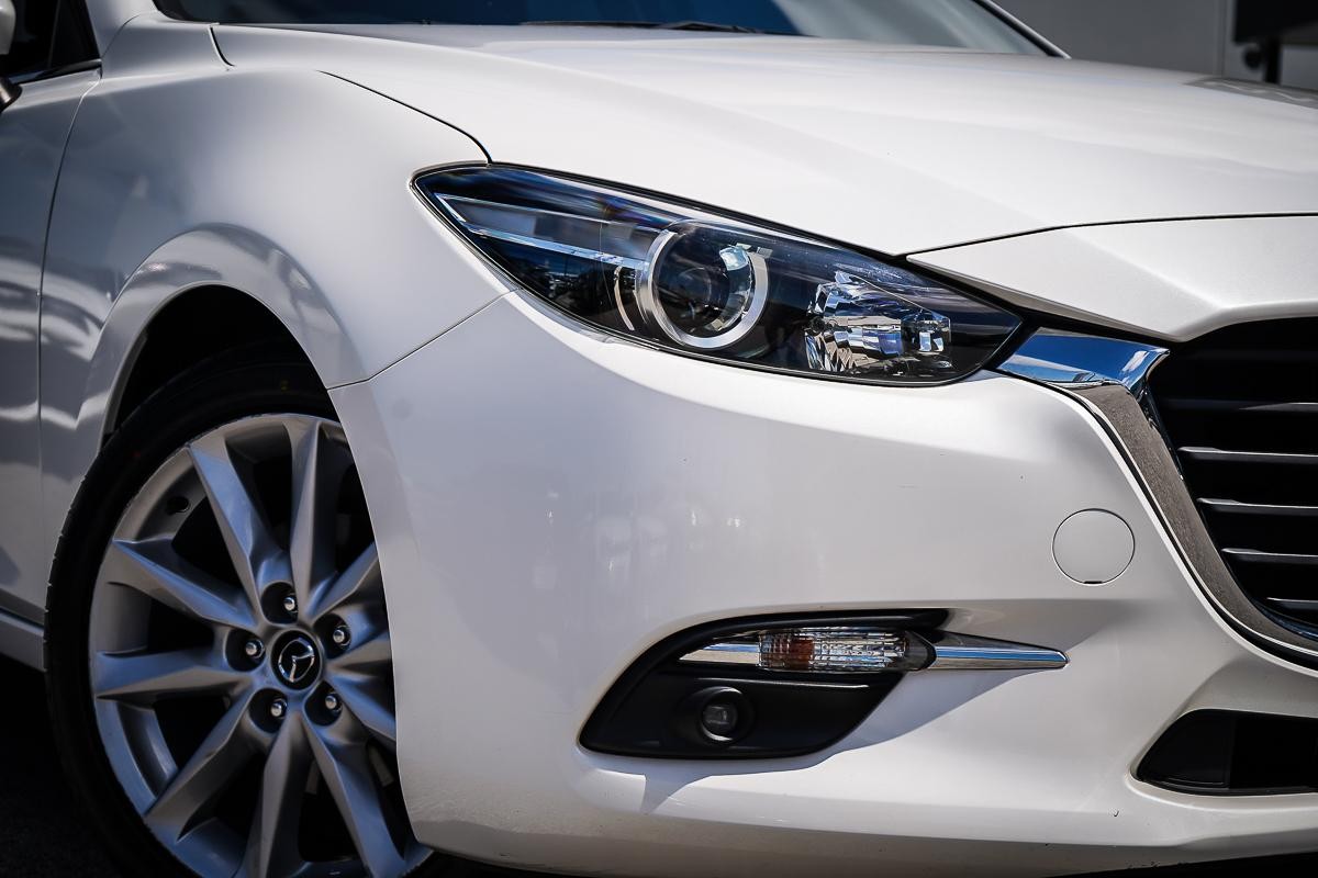Mazda 3 image 2