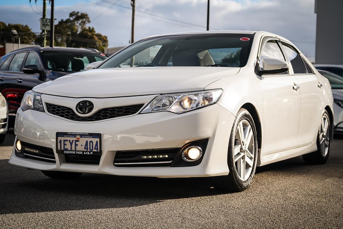 Toyota Camry image 2