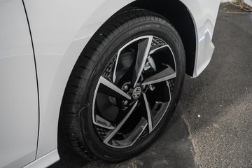 https://dvg-vehicle-assets.s3.amazonaws.com/1201742/33f5g60bc21odg9rzd71smhcr.jpg