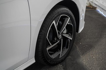 https://dvg-vehicle-assets.s3.amazonaws.com/1201751/560tmp8ika548ad5vtre5x07y.jpg