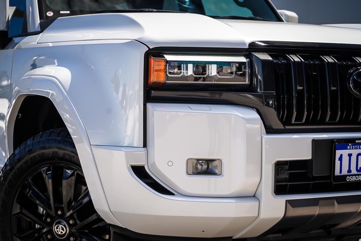 Toyota Landcruiser Prado image 2