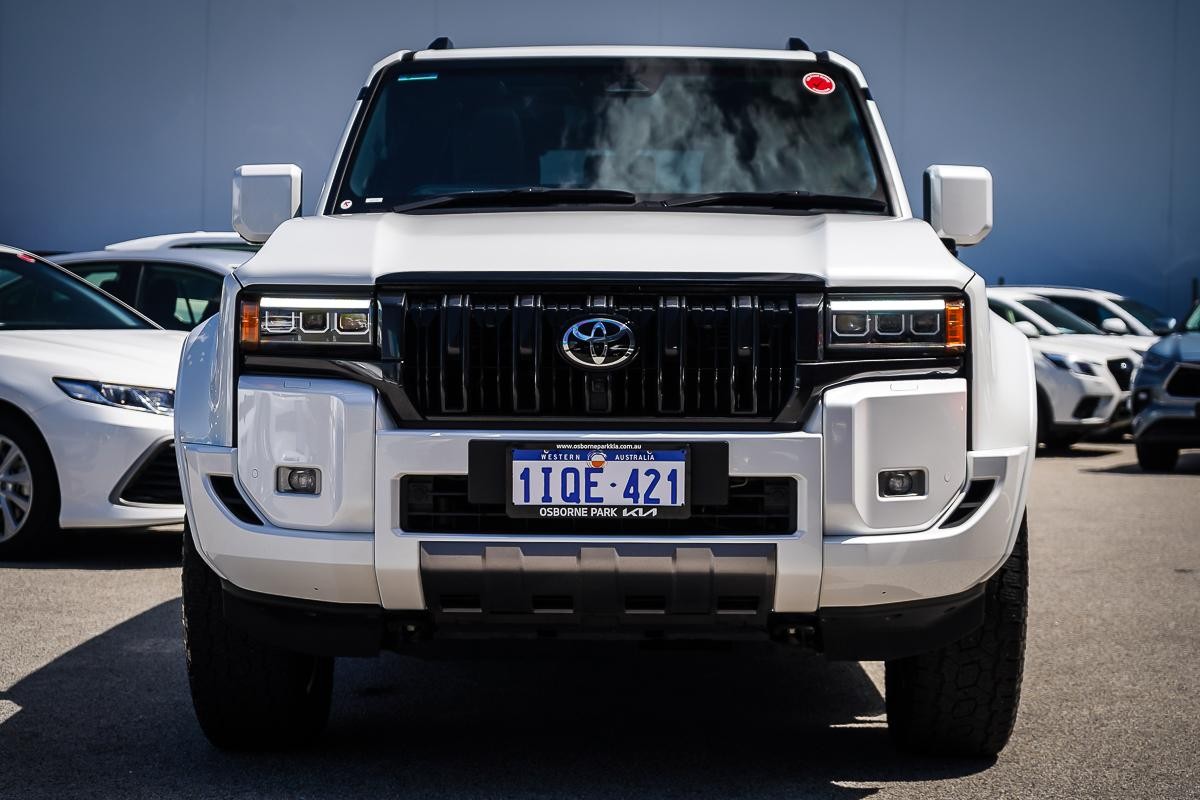 Toyota Landcruiser Prado image 3