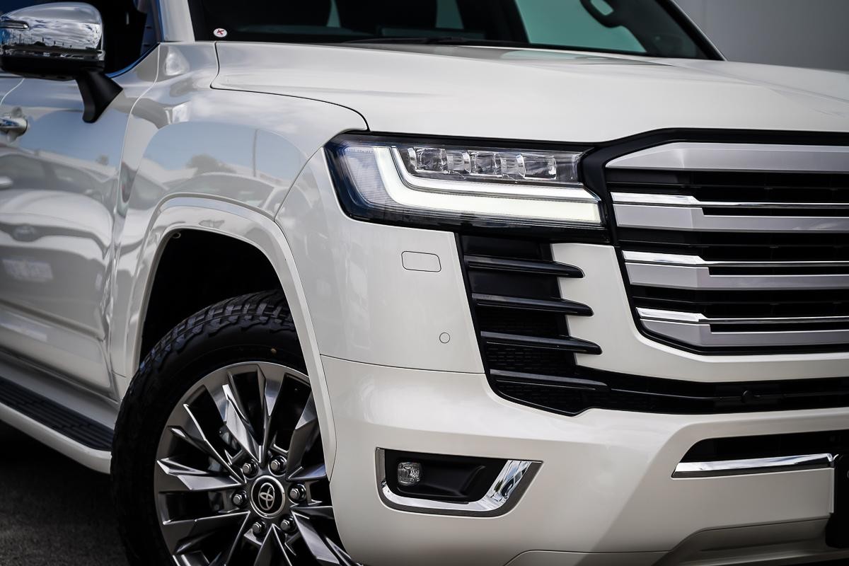 Toyota Landcruiser image 2
