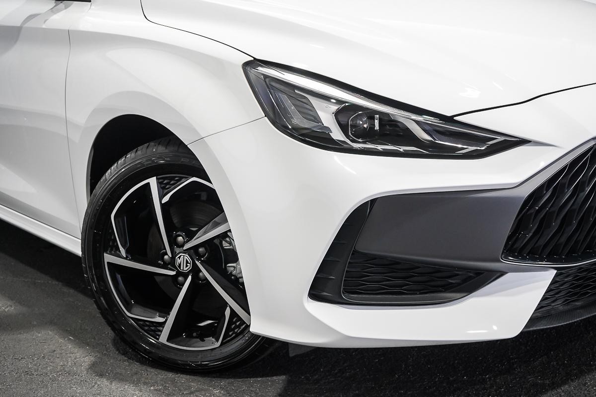 MG Mg5 image 2