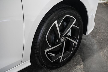 https://dvg-vehicle-assets.s3.amazonaws.com/1201768/6oc84nb6oc05183q4mvevwewy.jpg