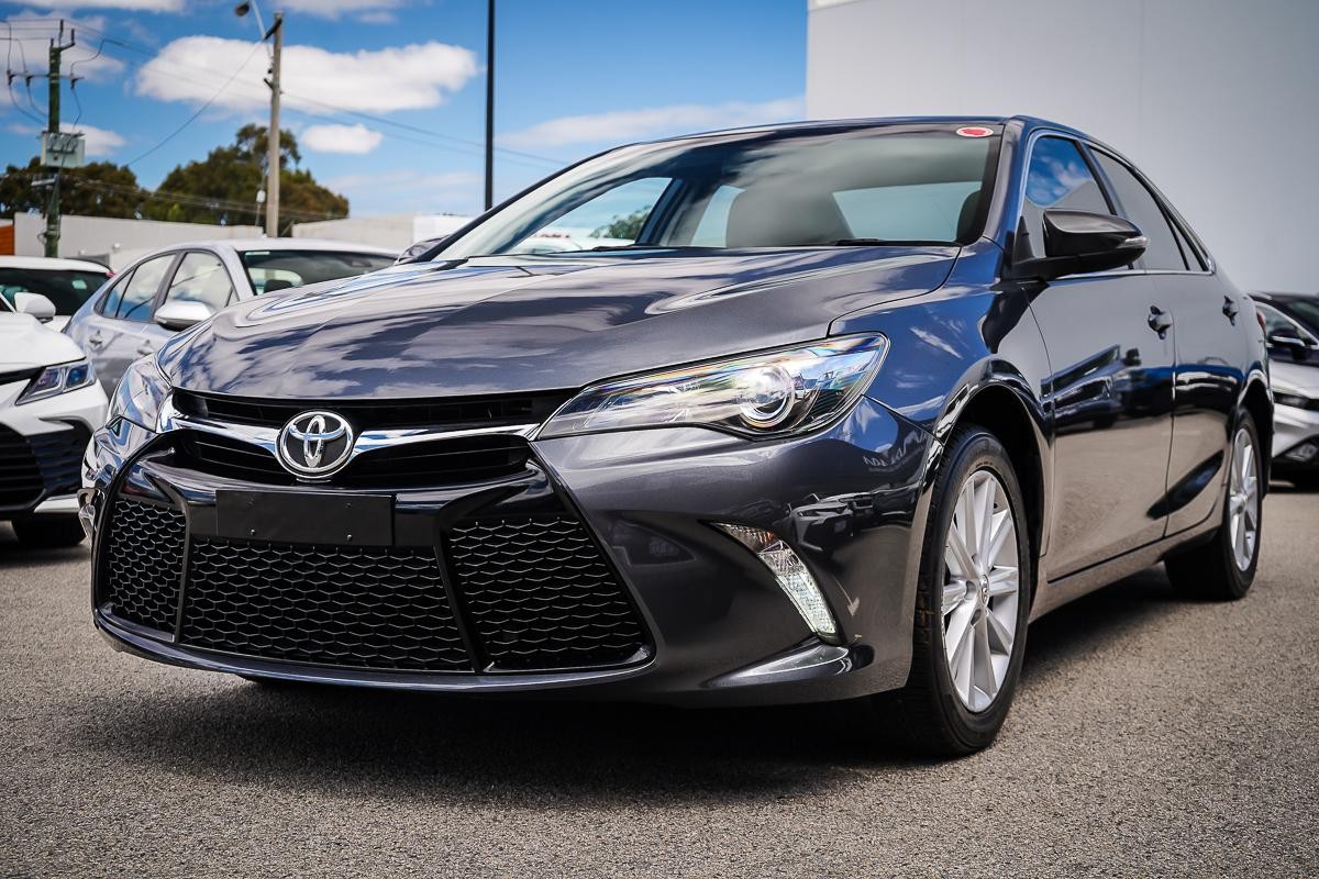 Toyota Camry image 4