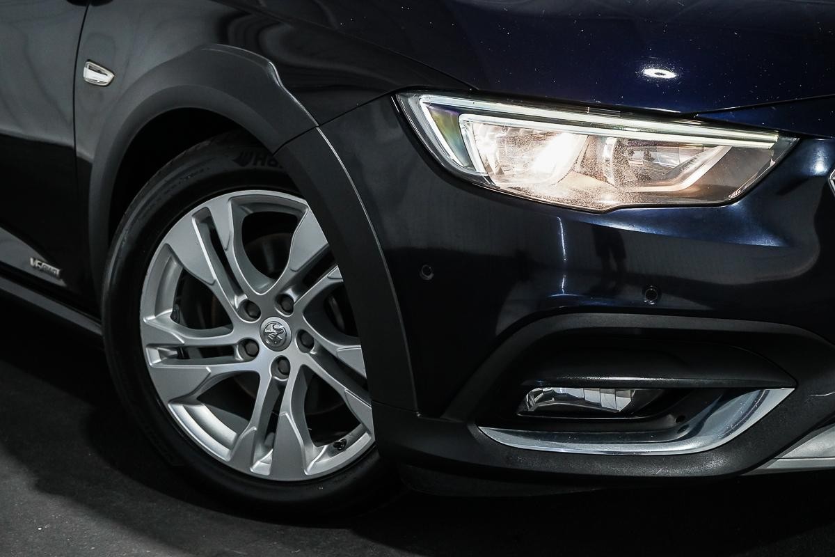 Holden Calais image 2