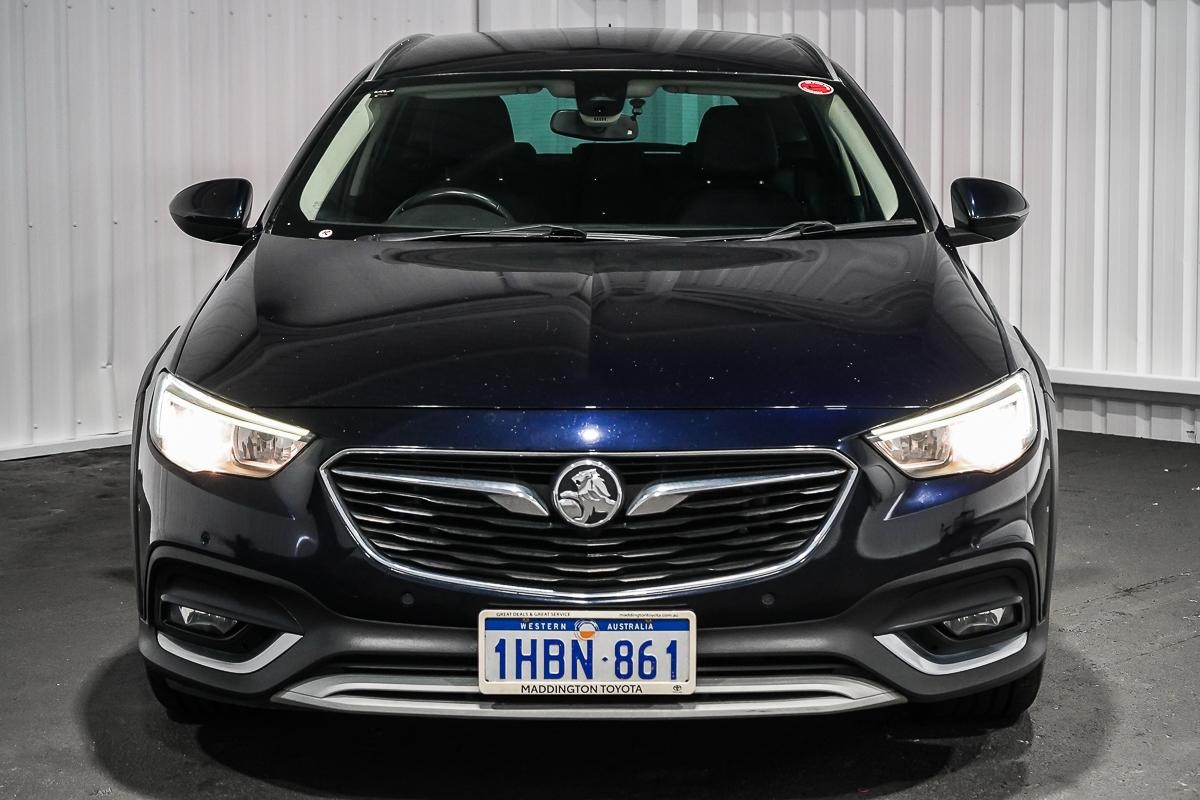 Holden Calais image 3