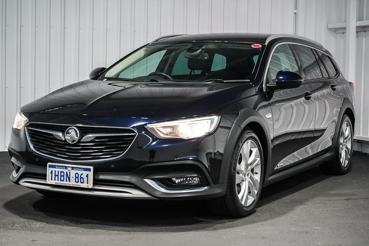 Holden Calais image 4