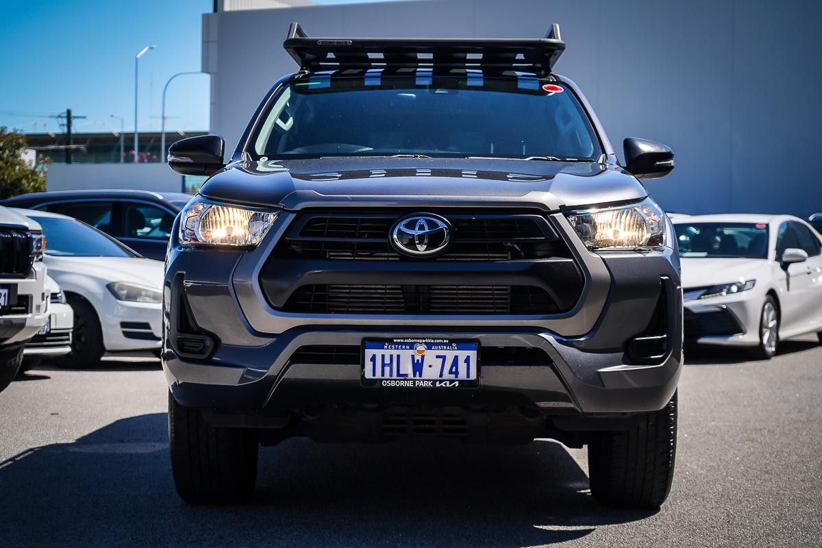 Toyota Hilux image 3