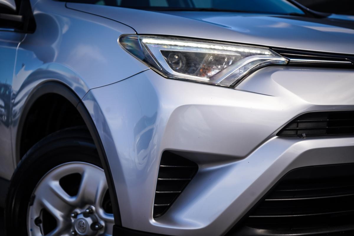 Toyota Rav4 image 2