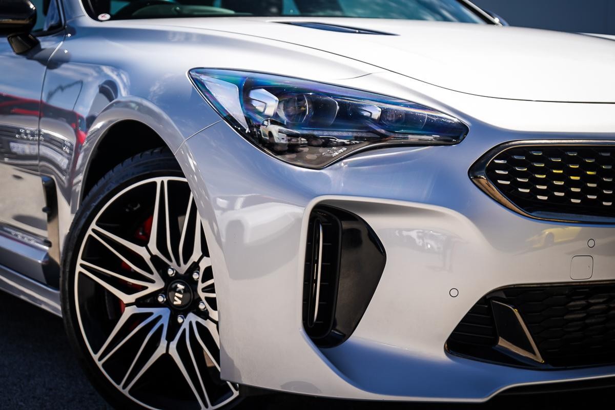 Kia Stinger image 2