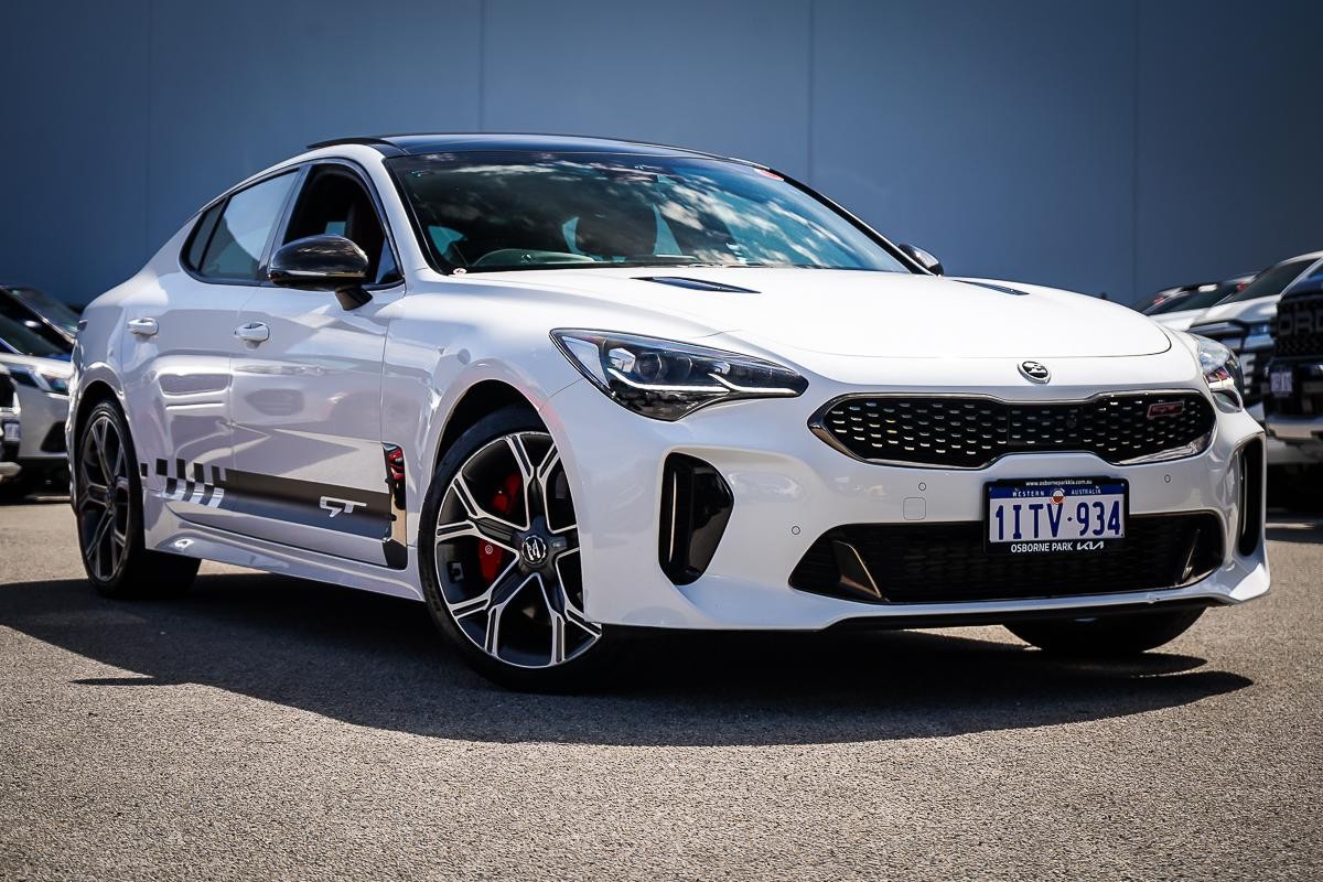 Kia Stinger image 1