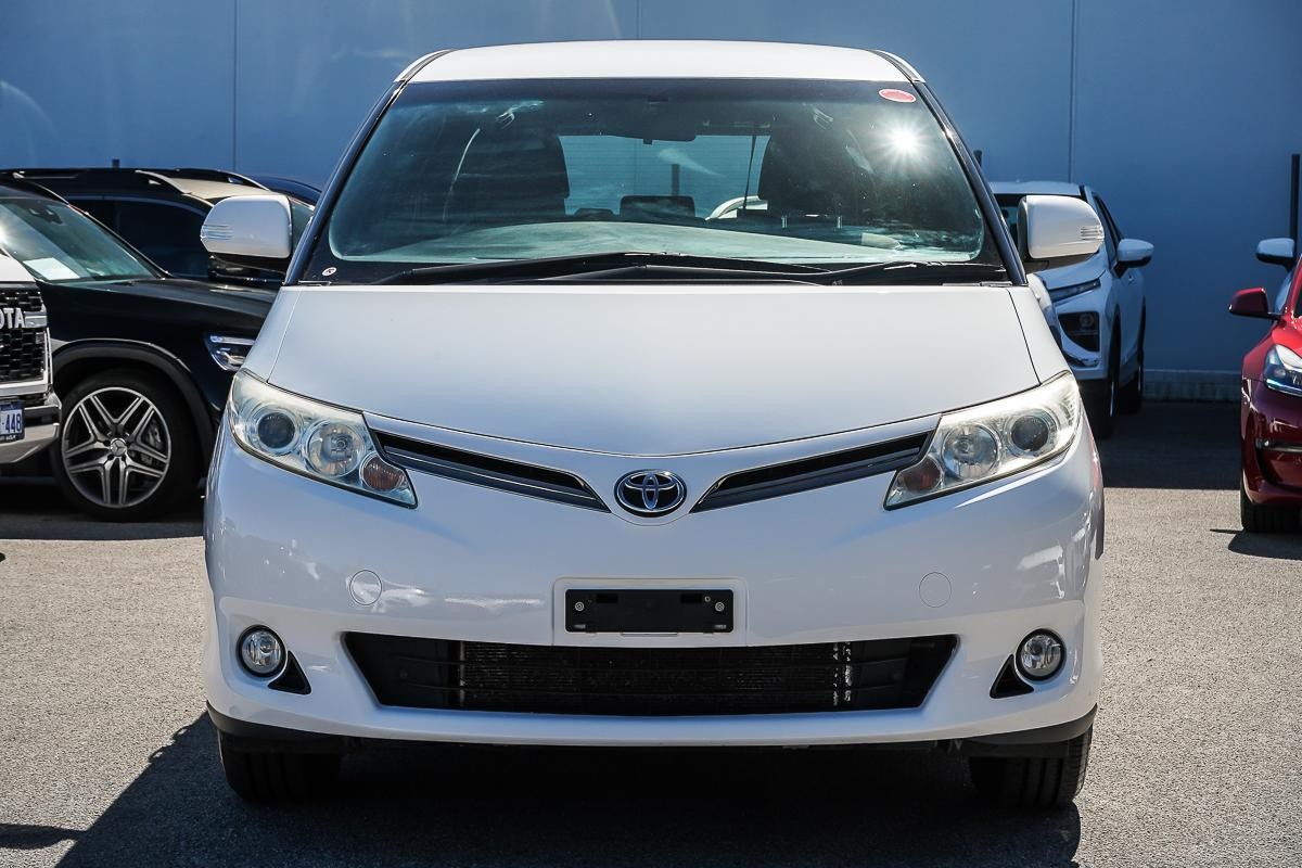 Toyota Tarago image 3
