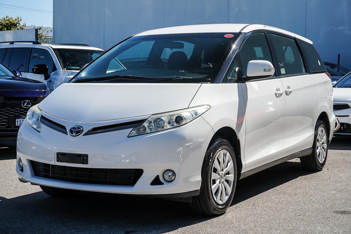 Toyota Tarago image 4