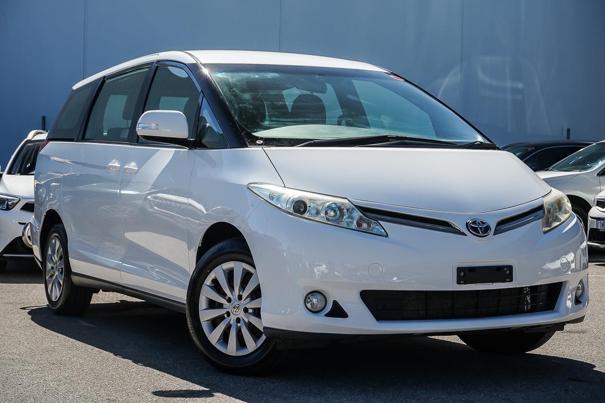 Toyota Tarago image 1