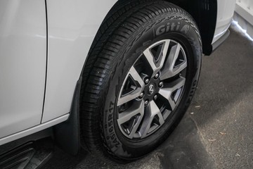 https://dvg-vehicle-assets.s3.amazonaws.com/1201877/1hczvxrkecqy7xqj6572k6x7o.jpg