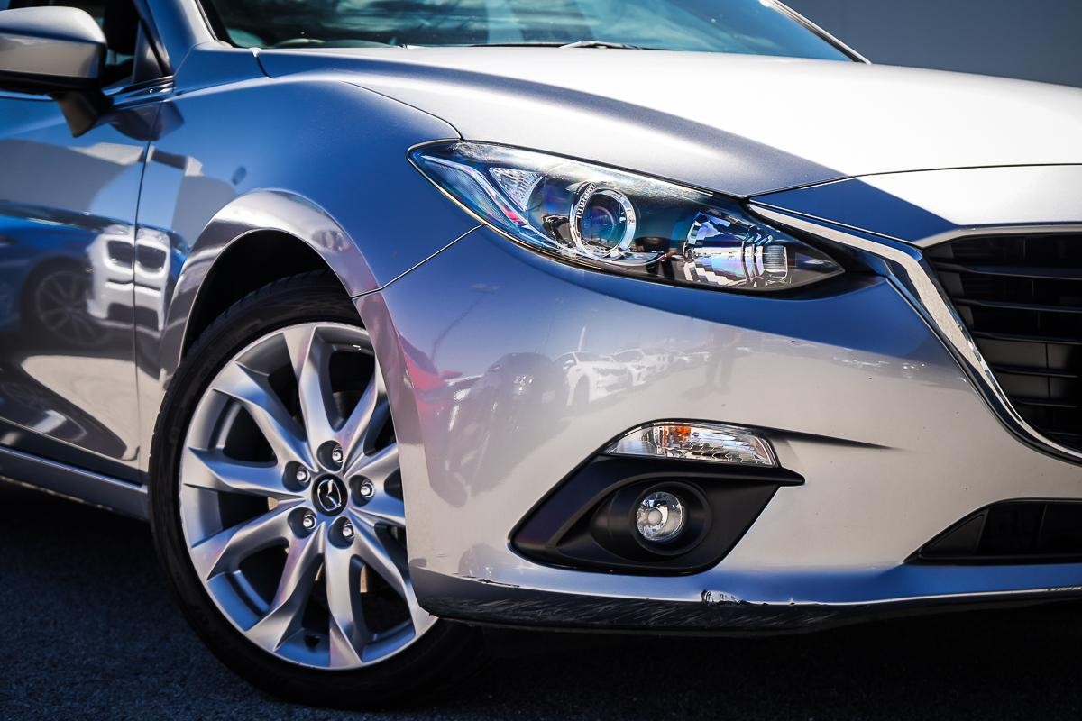 Mazda 3 image 2
