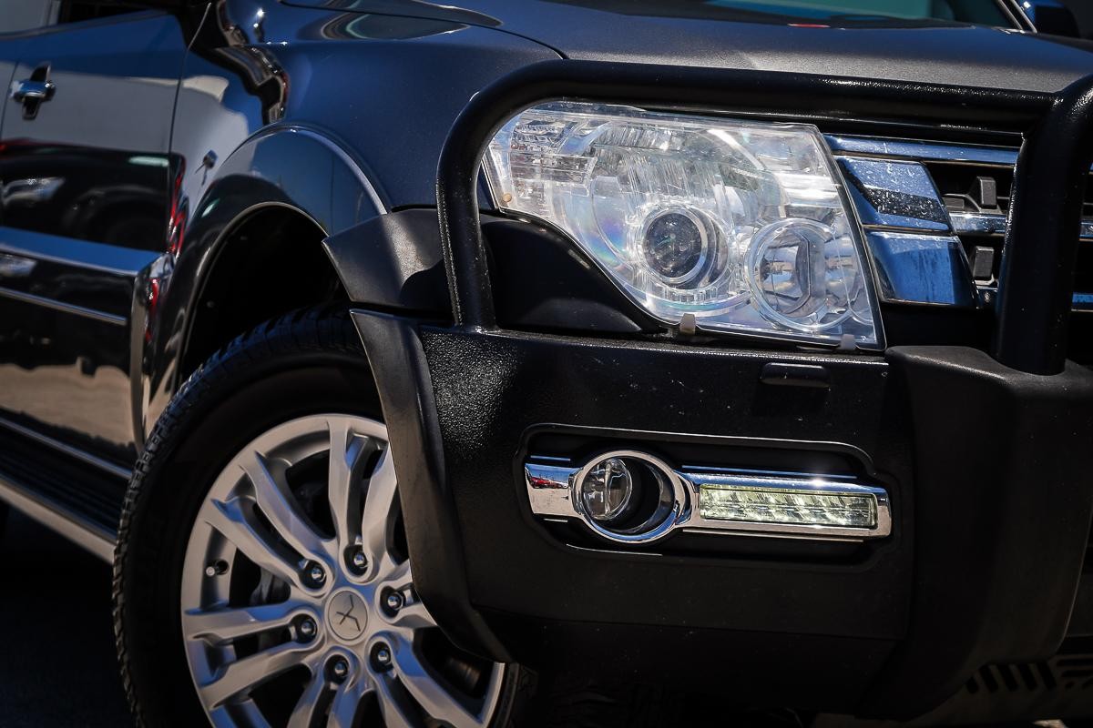 Mitsubishi Pajero image 2