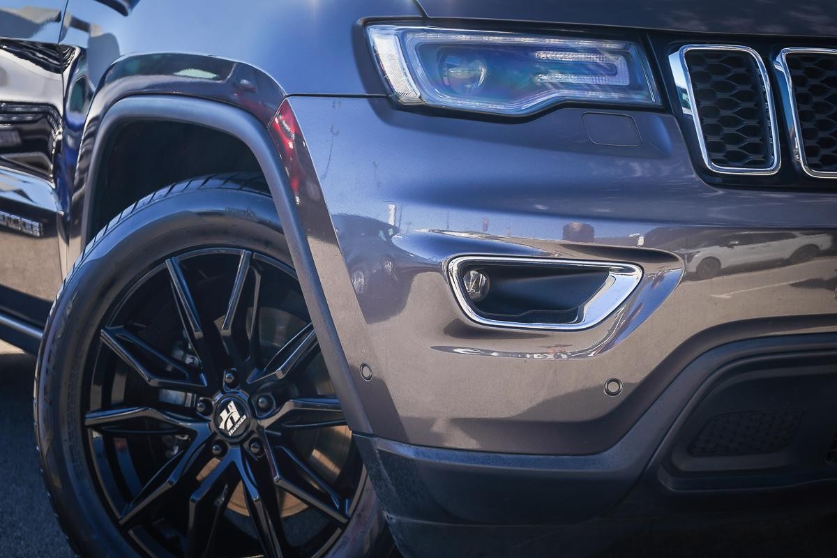 Jeep Grand Cherokee image 2