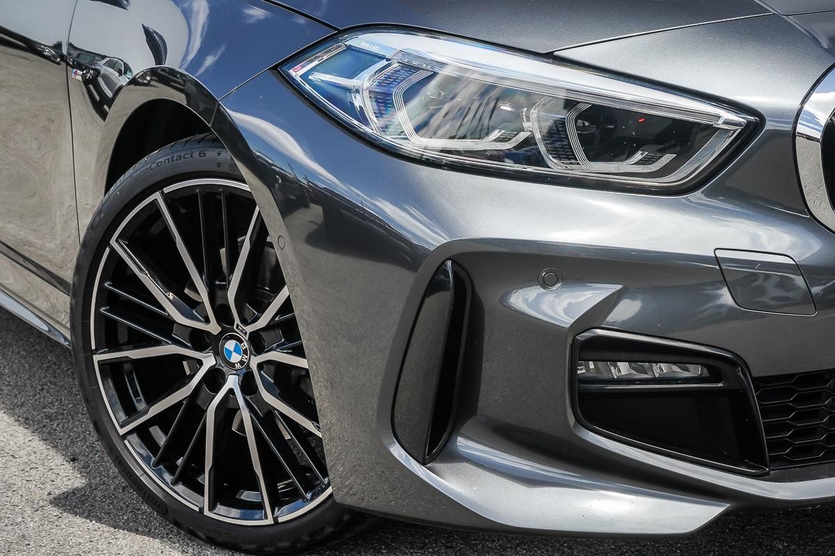 BMW 1 Series image 2