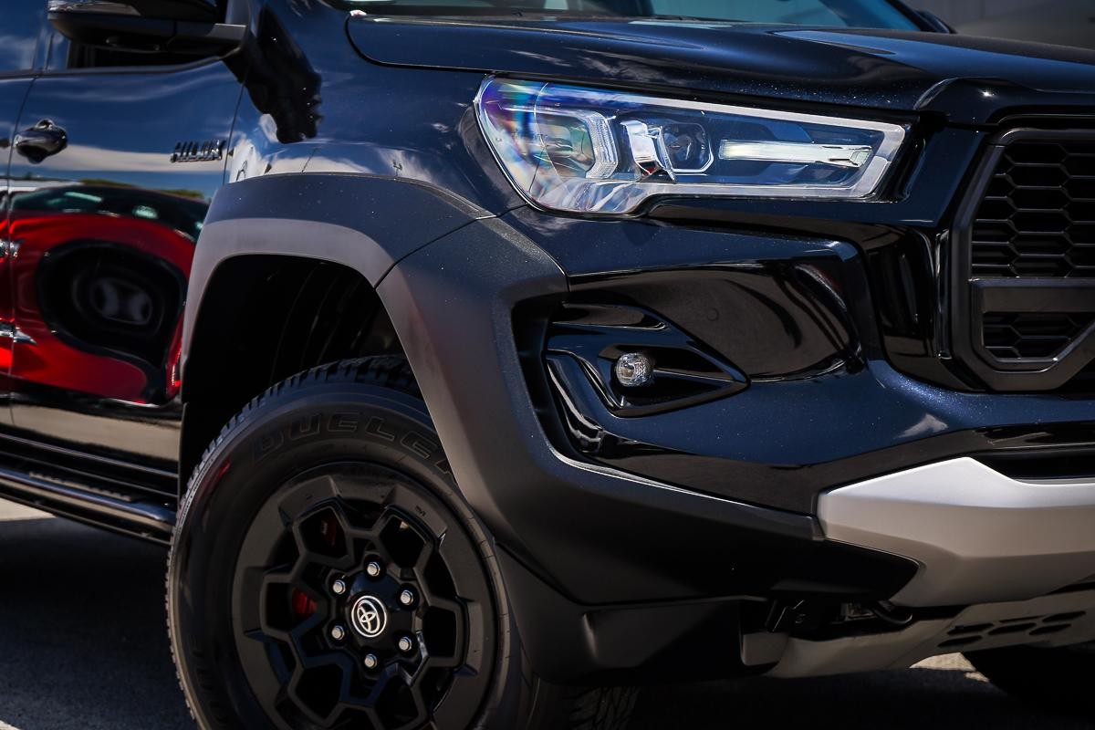 Toyota Hilux image 2