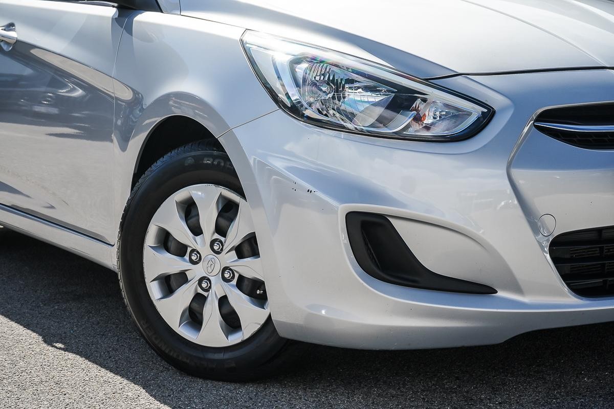 Hyundai Accent image 2