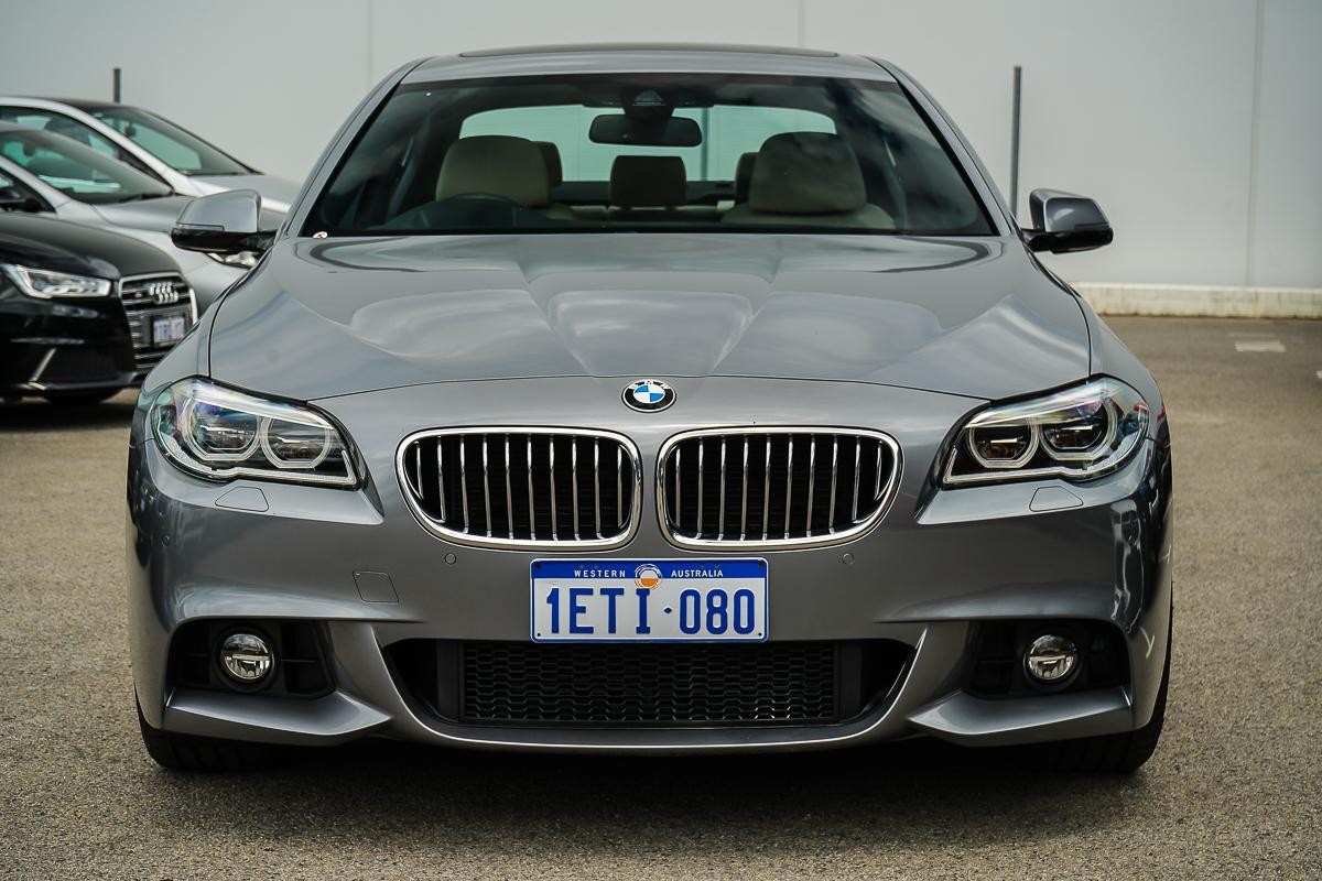 BMW 5 Series image 3
