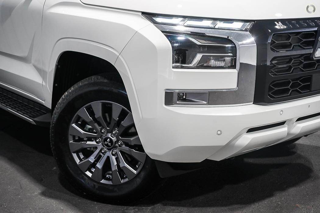 Mitsubishi Triton image 2