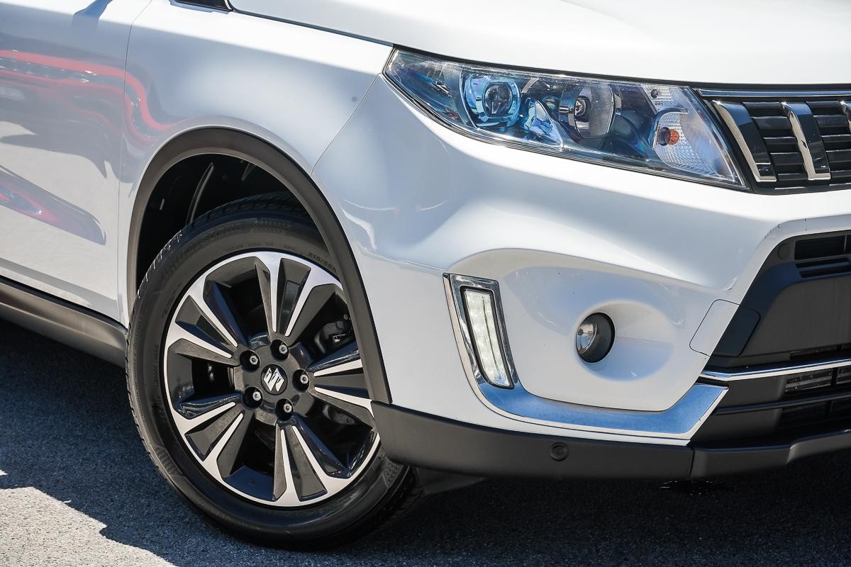 Suzuki Vitara image 2
