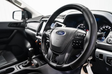 https://dvg-vehicle-assets.s3.amazonaws.com/1202379/7avm6yuj3li3l4j9v7ueuc5r9.jpg