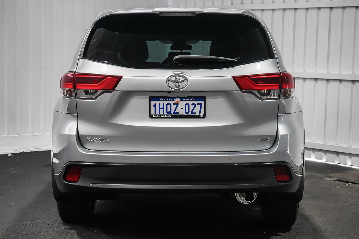Toyota Kluger image 4
