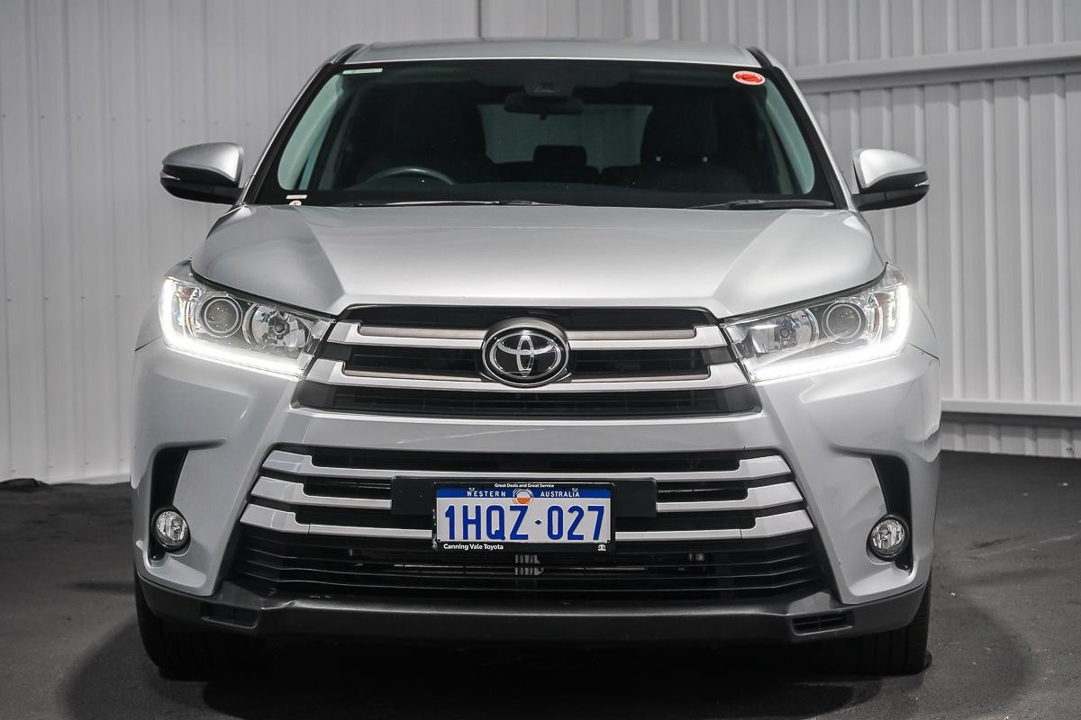 Toyota Kluger image 3