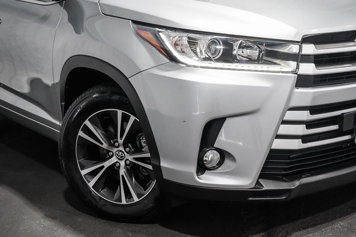 Toyota Kluger image 2