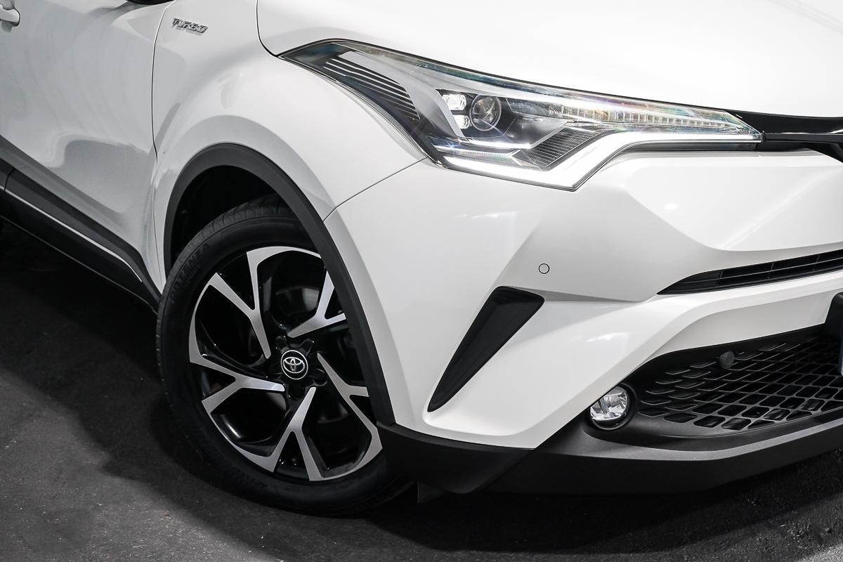 Toyota C-hr image 2