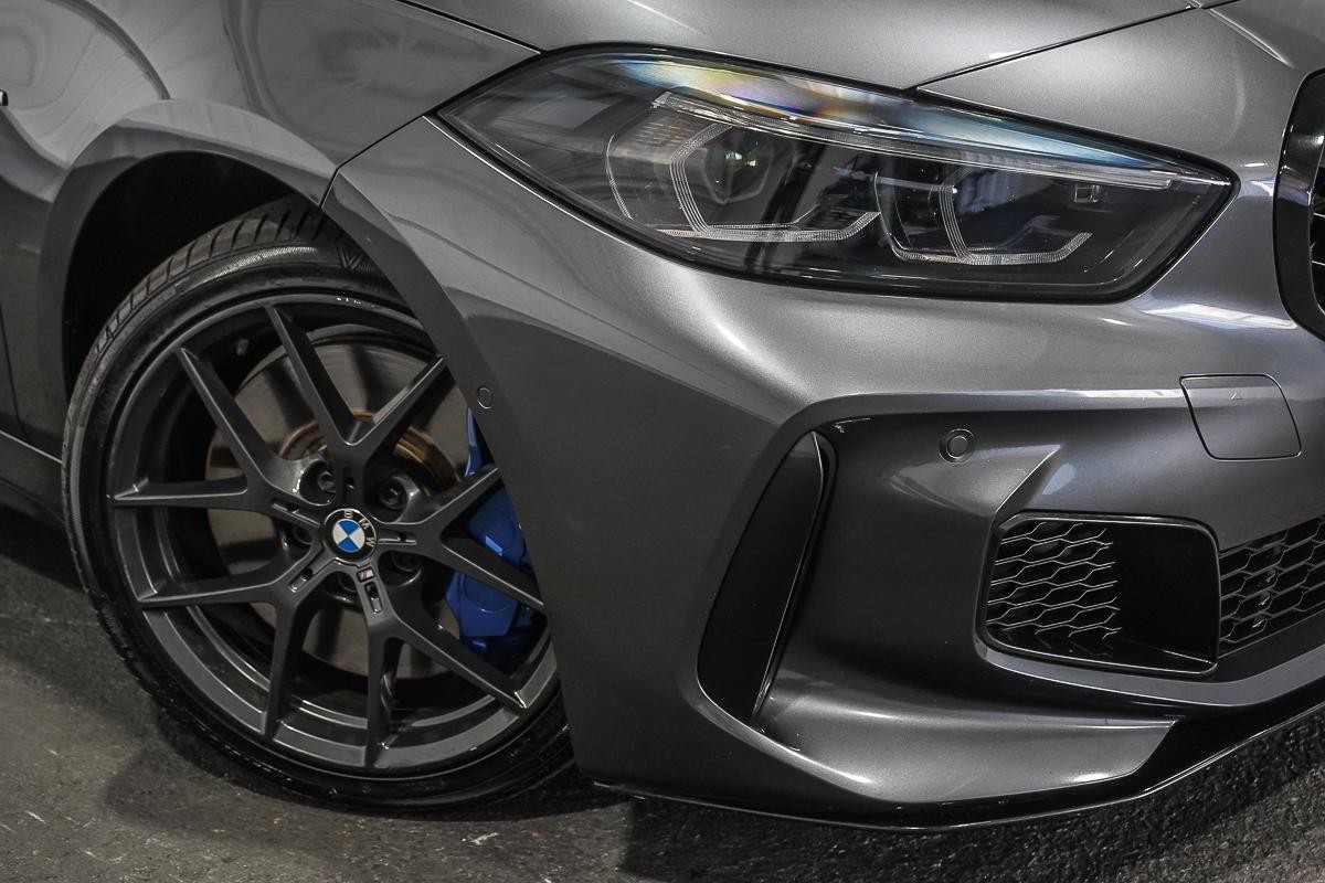 BMW 1 Series image 2