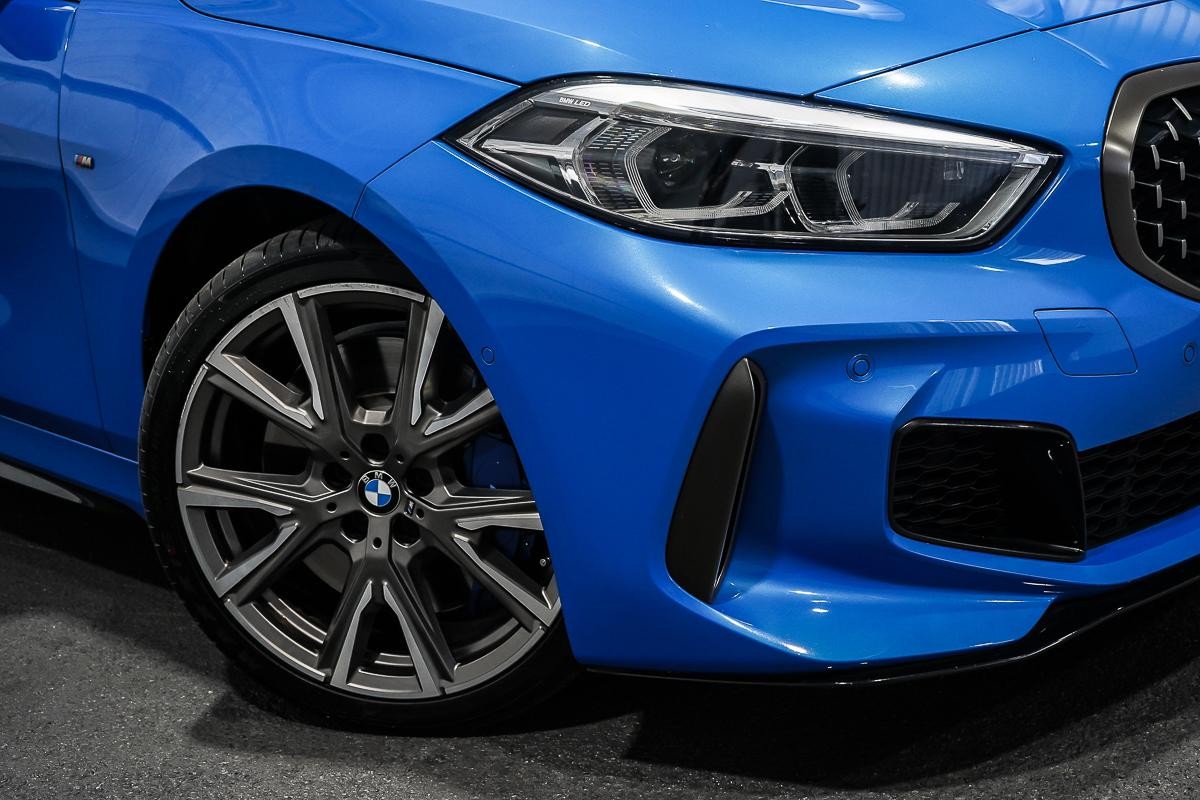 BMW 1 Series image 2